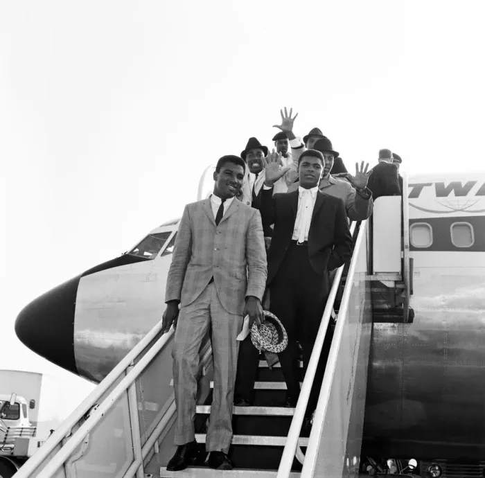 Framed Print : Cassius Clay aka (Muhammad Ali right) arriving at London Airport with brother Rudolph