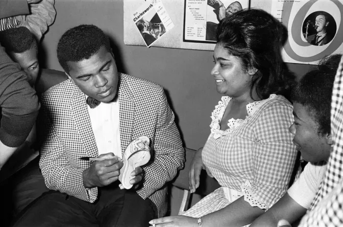 Framed Print : Cassius Clay aka (Muhammad Ali) signs his autograph on a slipper for a fan in London