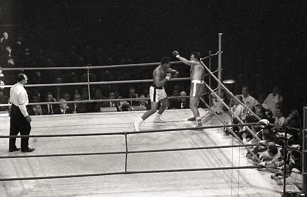 Cassius Clay August 1966 Title fight against Brain London