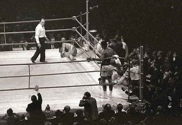 Cassius Clay August 1966 Title fight against Brian London Boxing, 1960s