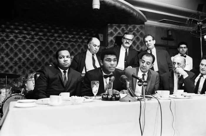 Framed Print : Cassius Clay (centre) holding a press conference prior to his rematch with Henry Cooper