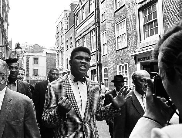 Cassius Clay later to become Muhammad Ali (centre) In town for the heavyweight title