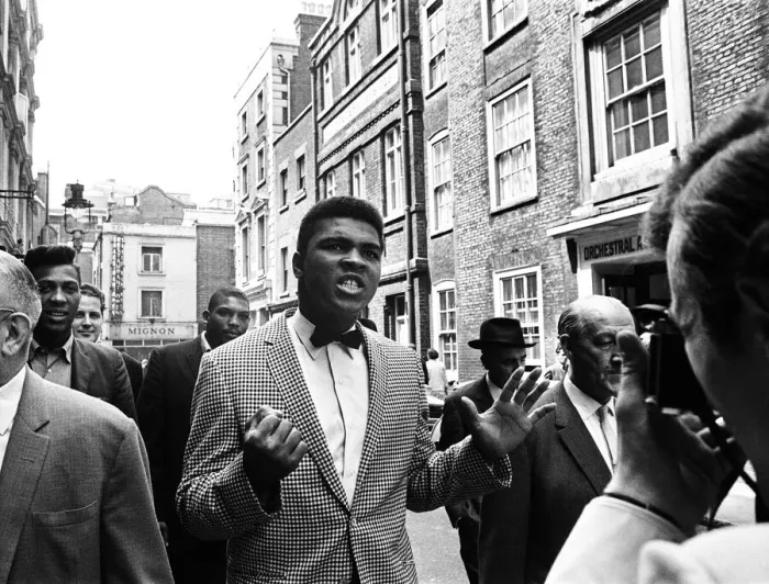 Framed Print : Cassius Clay later to become Muhammad Ali (centre) In town for the heavyweight title Framed Print : Cassius Clay later to become Muhammad Ali (centre) In town for the heavyweight title