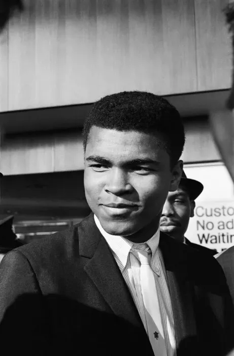 Framed Print : Cassius Clay, in London for fight against Henry Cooper, London, 27th May 1963 Framed Print : Cassius Clay, in London for fight against Henry Cooper, London, 27th May 1963