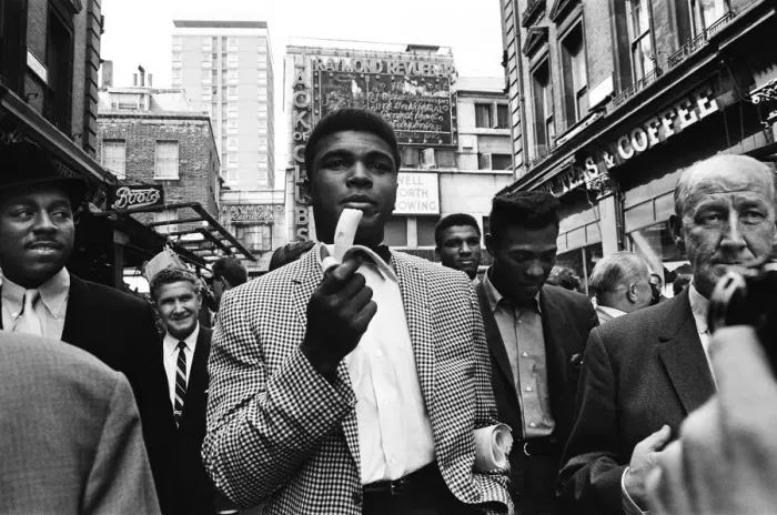 Framed Print : Cassius Clay (Muhammad Ali) and entourage in London Framed Print : Cassius Clay (Muhammad Ali) and entourage in London