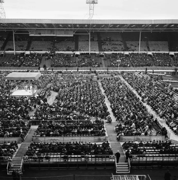 Framed Print : Cassius Clay vs Henry Cooper the under card at Wembley Stadium. 18th June 1963 Framed Print : Cassius Clay vs Henry Cooper the under card at Wembley Stadium. 18th June 1963
