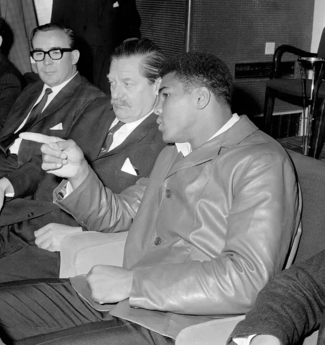 Framed Print : Cassius Clay World Heavyweight Boxing Champion May 1966 talks with Daily Mirror Framed Print : Cassius Clay World Heavyweight Boxing Champion May 1966 talks with Daily Mirror