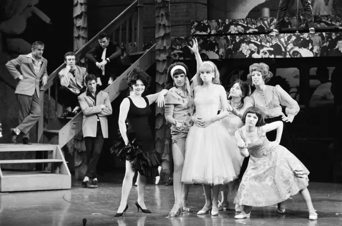 Framed Print : The cast of the American musical Grease rehearsing at the New London theatre off Drury