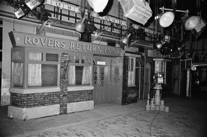 Framed Print : The cast of Coronation Street on set. 16th April 1968