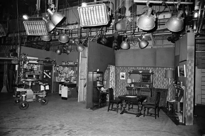 Framed Print : The cast of Coronation Street on set. 16th April 1968 Framed Print : The cast of Coronation Street on set. 16th April 1968