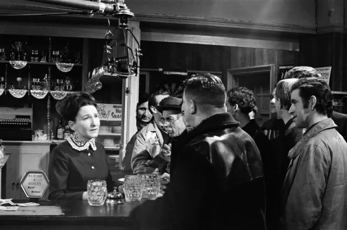 Framed Print : The cast of Coronation Street on set. Eileen Derbyshire behind the bar in
