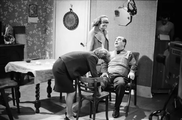 Framed Print : The cast of Coronation Street on set. Jean Alexander Framed Print : The cast of Coronation Street on set. Jean Alexander