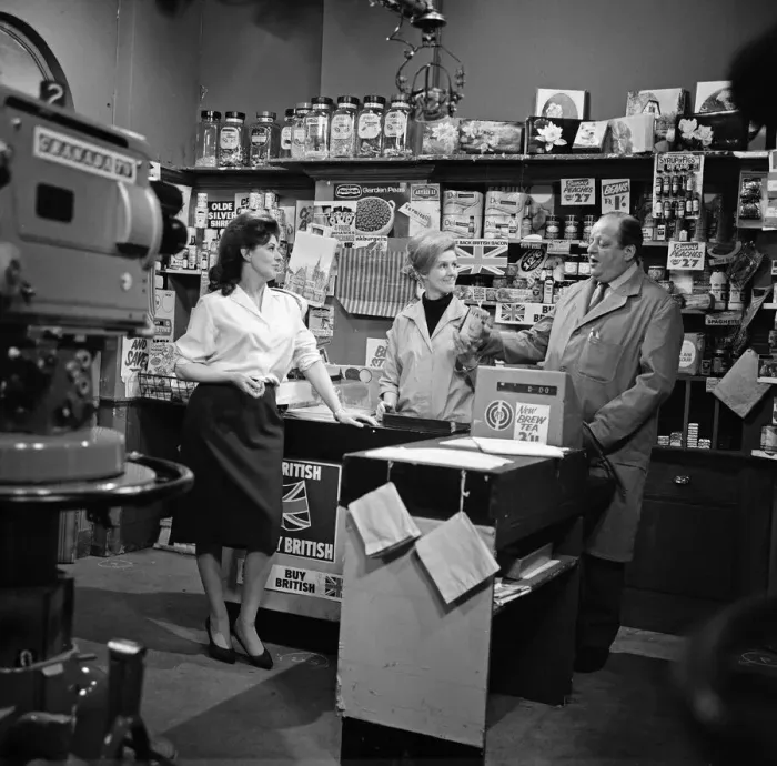 Framed Print : The cast of Coronation Street on set. Pat Phoenix with newcomers Irene Framed Print : The cast of Coronation Street on set. Pat Phoenix with newcomers Irene