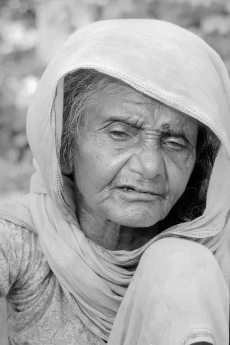 Framed Print : Cataracs dim the eyes of the old flower seller who sits at the enterance of Gandi Framed Print : Cataracs dim the eyes of the old flower seller who sits at the enterance of Gandi