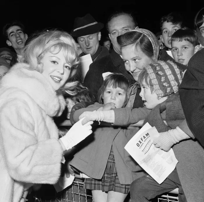 Framed Print : Celebrities including singer Kathy Kirby and Bruce Forsyth singing carols in Trafalgar Framed Print : Celebrities including singer Kathy Kirby and Bruce Forsyth singing carols in Trafalgar