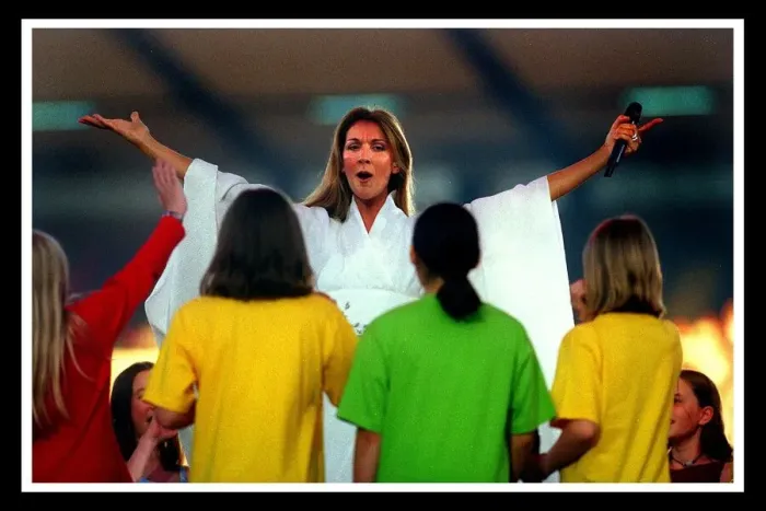 Framed Print : Celine Dion at Murrayfield Edinburgh July 1999 Arms wide holding microphone Framed Print : Celine Dion at Murrayfield Edinburgh July 1999 Arms wide holding microphone