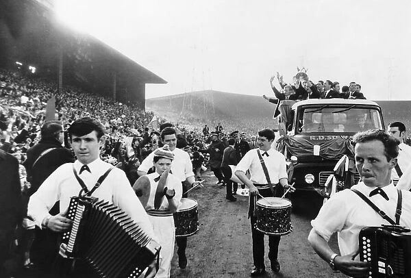 Celtic players show off the European Cup trophy to huge crowds gathered at Parkhead to