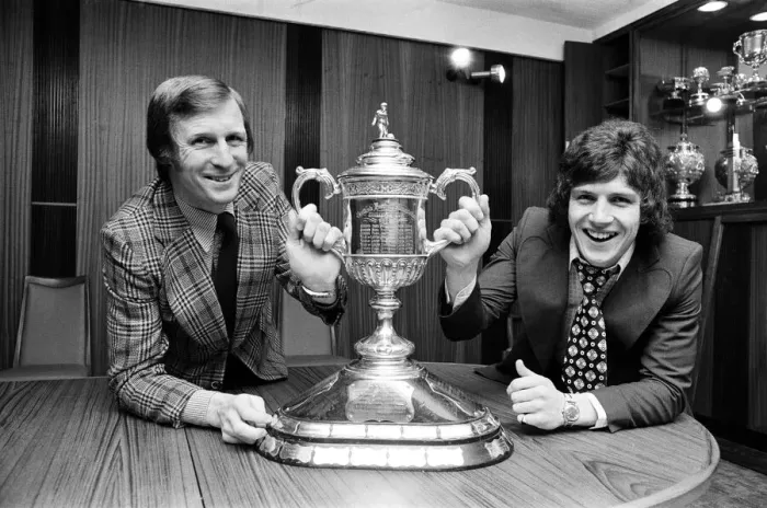 Framed Print : Celtic skipper Billy McNeill (left) and Celtic new signing Ronnie Glavin (right) Framed Print : Celtic skipper Billy McNeill (left) and Celtic new signing Ronnie Glavin (right)
