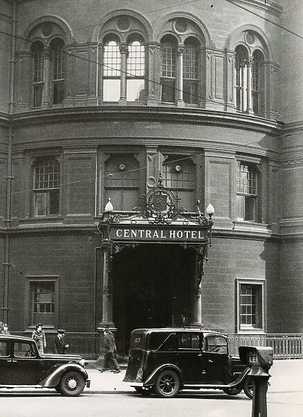 Central Hotel Glasgow 1940s Taxis parked outside soldier walking past Hope Street