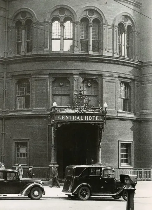 Framed Print : Central Hotel Glasgow 1940s Taxis parked outside soldier walking past Hope Street