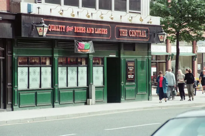 Framed Print : The Central, Public House in Middlesbrough, Teesside, Monday 28th July 1997