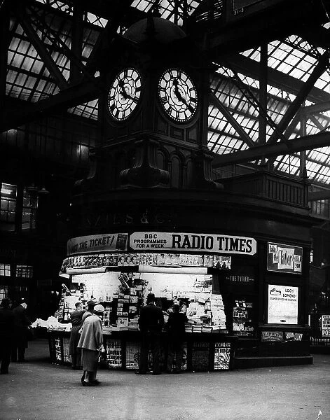 Central Station Glasgow railway news stand clock Circa 1947