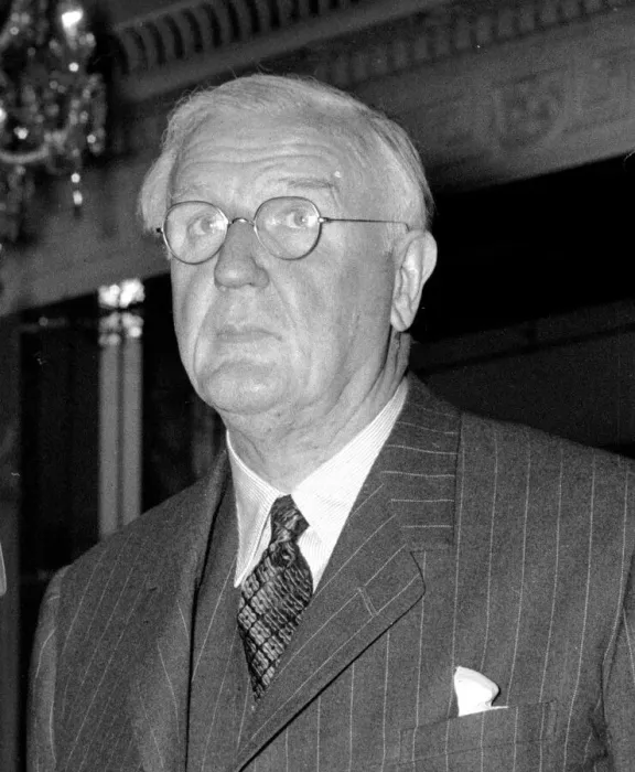 Framed Print : Former chairman of the Daily Mirror Cecil King talking at a Foyle luncheon Framed Print : Former chairman of the Daily Mirror Cecil King talking at a Foyle luncheon
