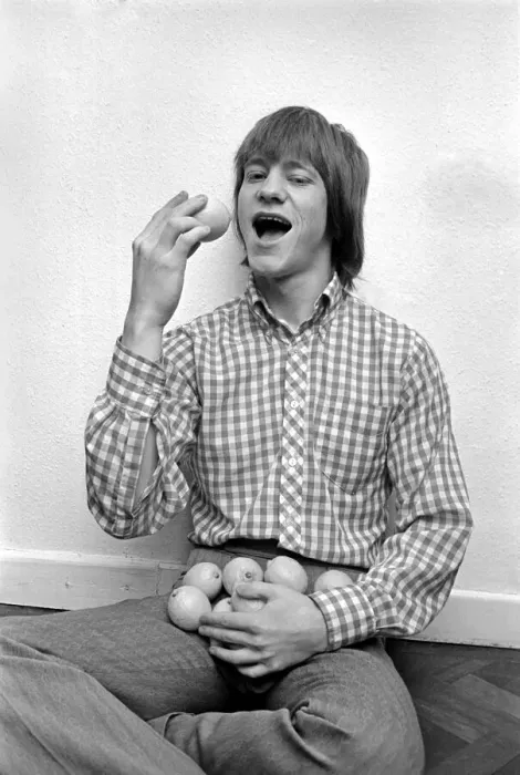 Framed Print : Champion Lemon Eater. Student Paul Natschowny of Hatfield Polytechnic Framed Print : Champion Lemon Eater. Student Paul Natschowny of Hatfield Polytechnic