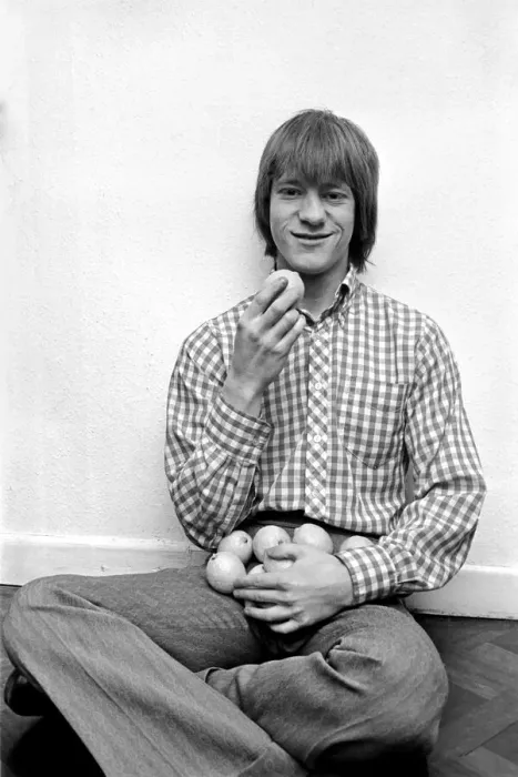 Framed Print : Champion Lemon Eater. Student Paul Natschowny of Hatfield Polytechnic Framed Print : Champion Lemon Eater. Student Paul Natschowny of Hatfield Polytechnic