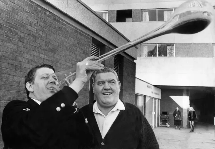 Framed Print : Champion yard of ale'drinker with a member of the HMS Bristol crew