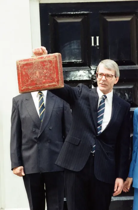 Framed Print : Chancellor of the Exchequer John Major at 11 Downing Street as he delivers his first Framed Print : Chancellor of the Exchequer John Major at 11 Downing Street as he delivers his first