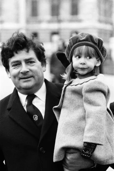 Framed Print : Chancellor of the Exchequer Nigel Lawson enjoys a pre-Budget walk with his family in St