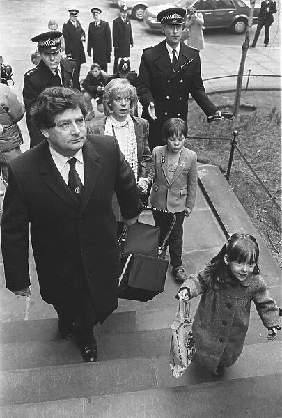 CHANCELLOR NIGEL LAWSON WITH HIS WIFE THERESE AND CHILDREN 19  /  03  /  1986