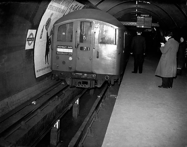 Charing Cross Underground Station Platform, 10th November 1950