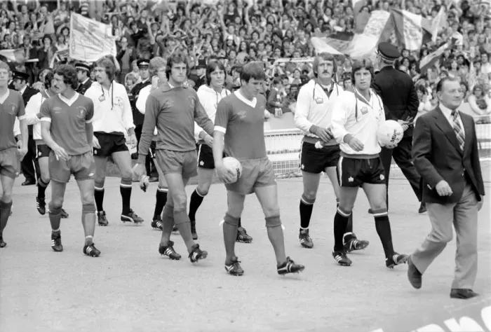 Framed Print : Charity Shield: Manchester United v. Liverpool F. C. August 1977 77-04358-070 Framed Print : Charity Shield: Manchester United v. Liverpool F. C. August 1977 77-04358-070