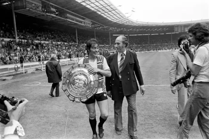 Framed Print : Charity Shield: Manchester United v. Liverpool F. C. August 1977 77-04358-060 Framed Print : Charity Shield: Manchester United v. Liverpool F. C. August 1977 77-04358-060
