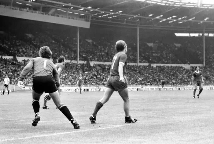 Framed Print : Charity Shield: Manchester United v. Liverpool F. C. August 1977 77-04358-088