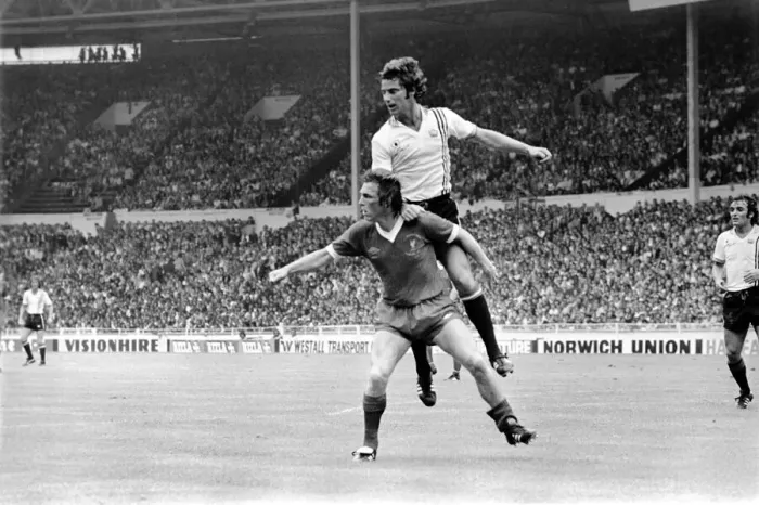Framed Print : Charity Shield: Manchester United v. Liverpool F. C. August 1977 77-04358-012