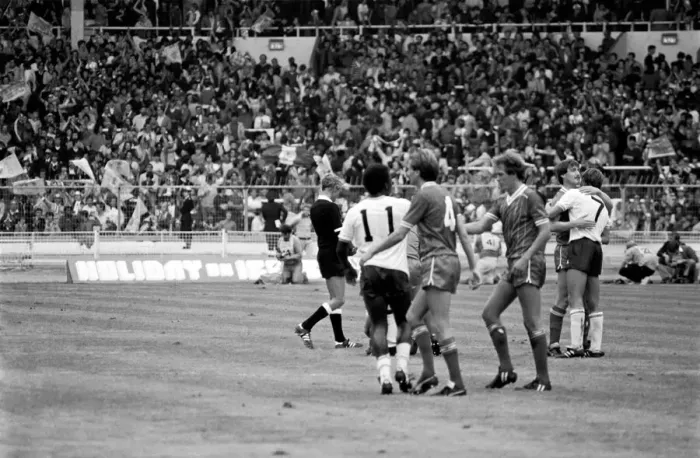 Framed Print : Charity Shield match at Wembley Stadium. Liverpool 1 v Tottenham Hotspur 0