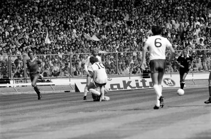 Framed Print : Charity Shield match at Wembley Stadium. Liverpool 1 v Tottenham Hotspur 0 Framed Print : Charity Shield match at Wembley Stadium. Liverpool 1 v Tottenham Hotspur 0