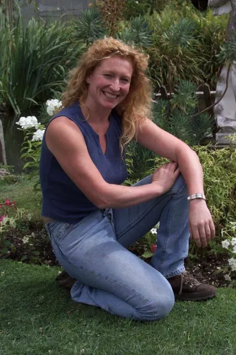 Framed Print : Charlie Dimmock TV Presenter Gardener July 1999 Pictured at the Watergarden in Framed Print : Charlie Dimmock TV Presenter Gardener July 1999 Pictured at the Watergarden in
