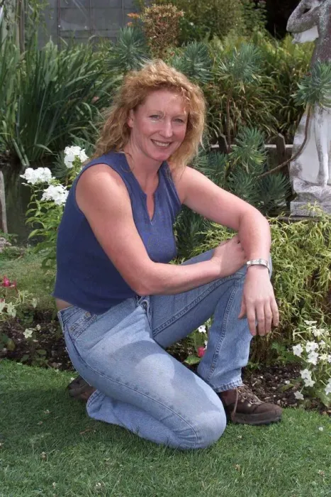 Framed Print : Charlie Dimmock TV Presenter Gardener July 1999 Pictured at the Watergarden in