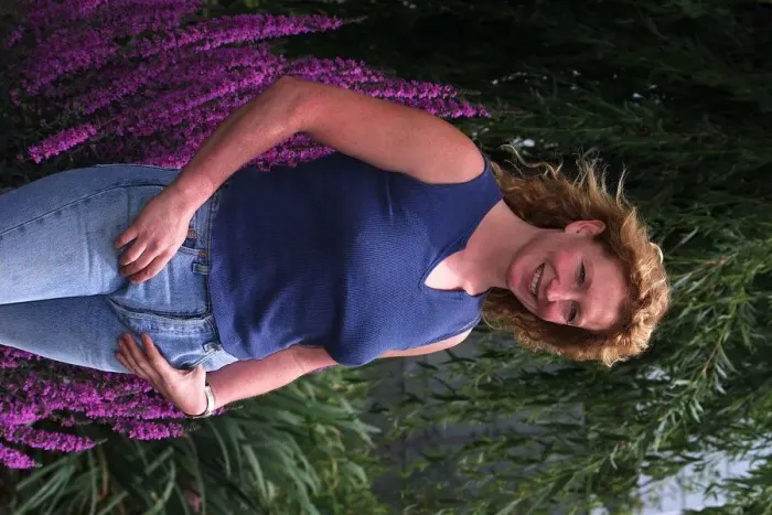 Framed Print : Charlie Dimmock TV Presenter Gardener July 1999 Pictured at the Watergarden in Framed Print : Charlie Dimmock TV Presenter Gardener July 1999 Pictured at the Watergarden in