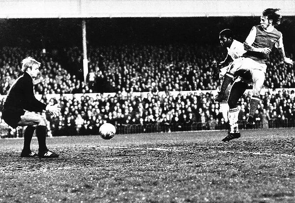 Charlie George of Arsenal attacks Anderlecht goal 1970