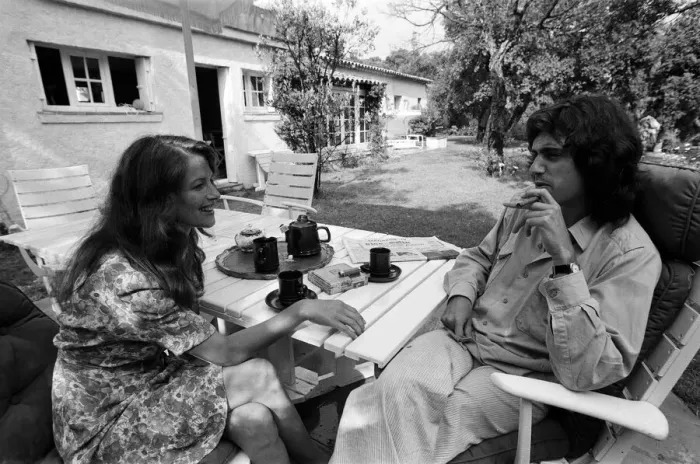 Framed Print : Charlotte Rampling and her boyfriend Jean Michel Jarre, pictured at a villa near St Framed Print : Charlotte Rampling and her boyfriend Jean Michel Jarre, pictured at a villa near St