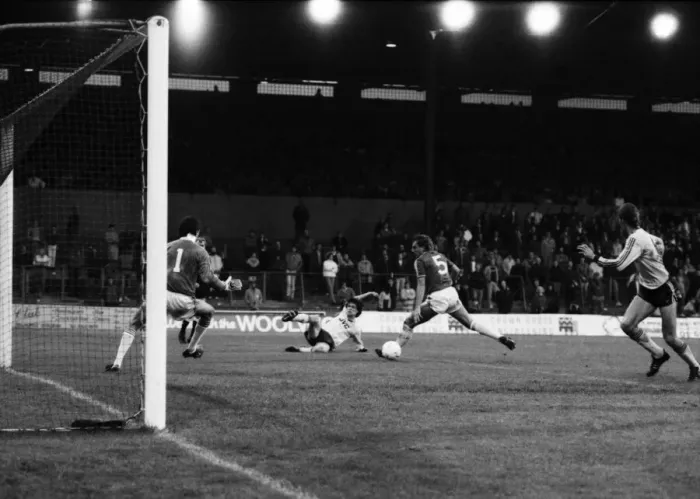 Framed Print : Charlton 0 v. Arsenal 2. Division One Football. November 1986 LF20-20-005