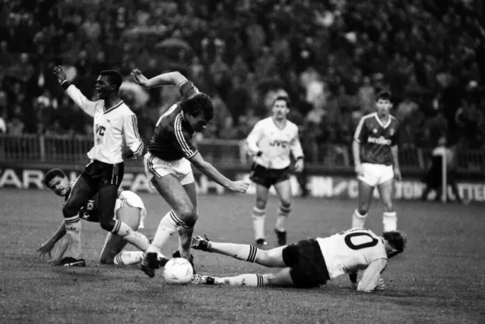 Framed Print : Charlton 0 v. Arsenal 2. Division One Football. November 1986 LF20-20-052 Framed Print : Charlton 0 v. Arsenal 2. Division One Football. November 1986 LF20-20-052