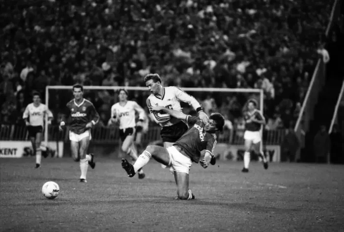 Framed Print : Charlton 0 v. Arsenal 2. Division One Football. November 1986 LF20-20-036 Framed Print : Charlton 0 v. Arsenal 2. Division One Football. November 1986 LF20-20-036