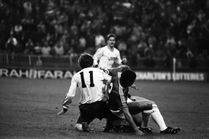Framed Print : Charlton 0 v. Arsenal 2. Division One Football. November 1986 LF20-20-041 Framed Print : Charlton 0 v. Arsenal 2. Division One Football. November 1986 LF20-20-041