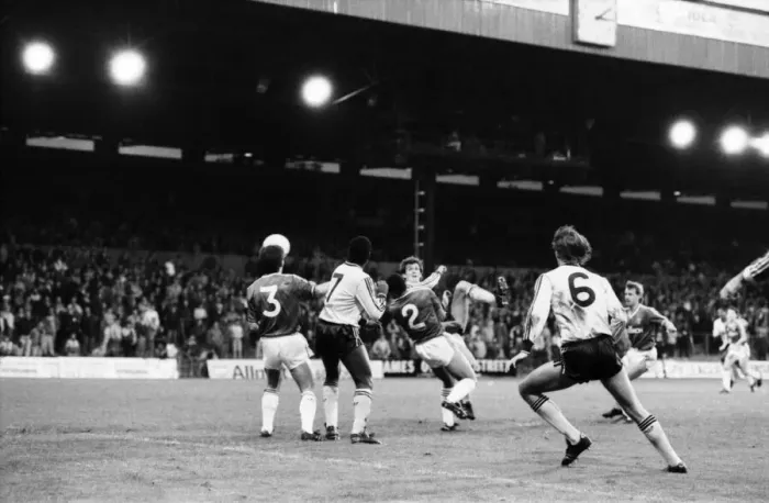 Framed Print : Charlton 0 v. Arsenal 2. Division One Football. November 1986 LF20-20-002 Framed Print : Charlton 0 v. Arsenal 2. Division One Football. November 1986 LF20-20-002
